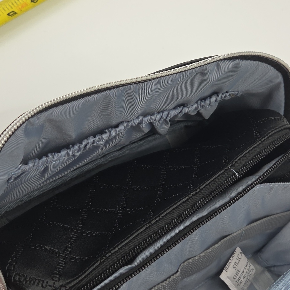 Black Checkered Toiletry Bag With Multiple Compartments - Picture 15 of 16